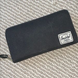 Hershel zip around wallet